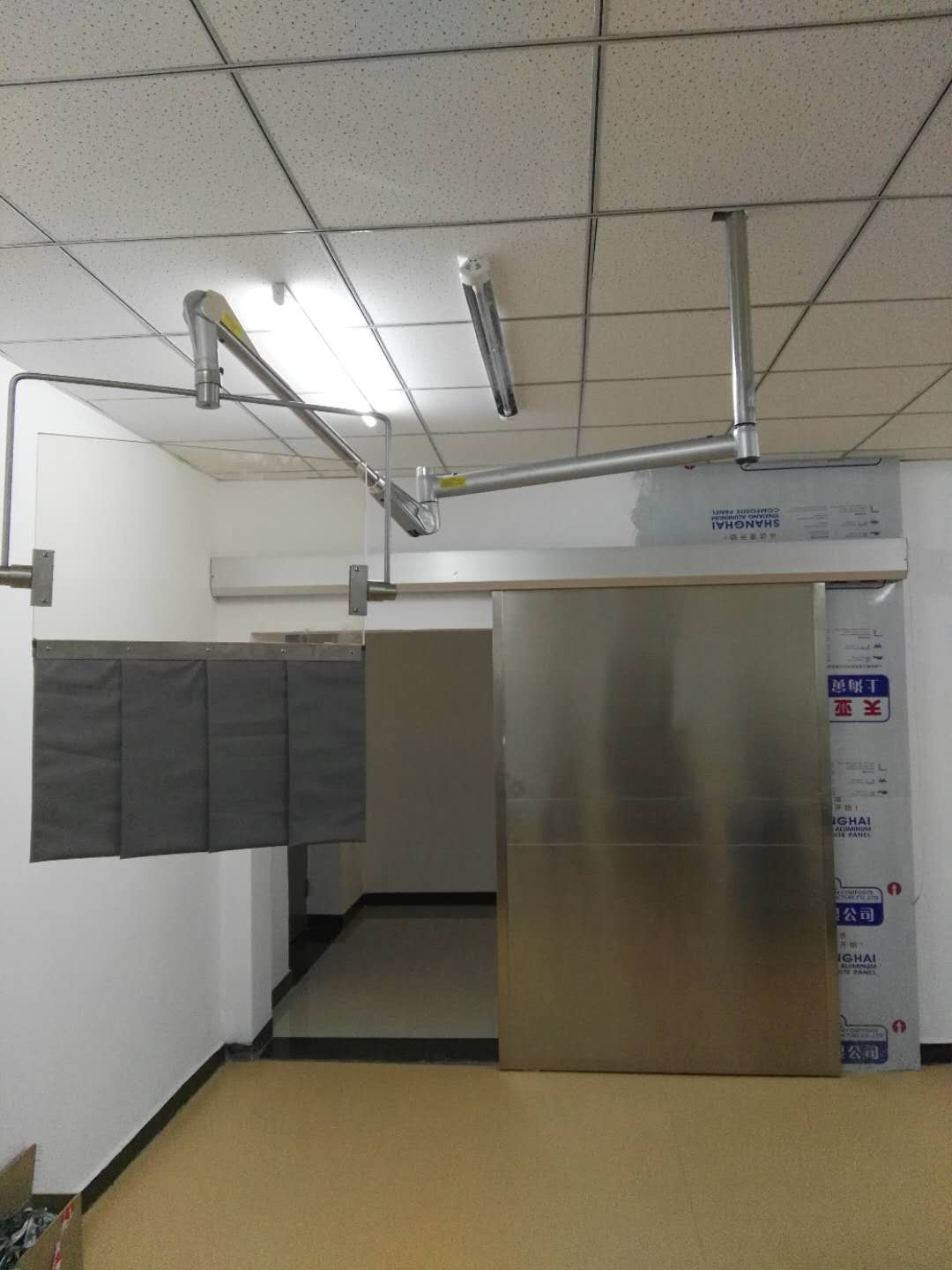 使用防輻射鉛屏風(fēng)的注意事項(xiàng)