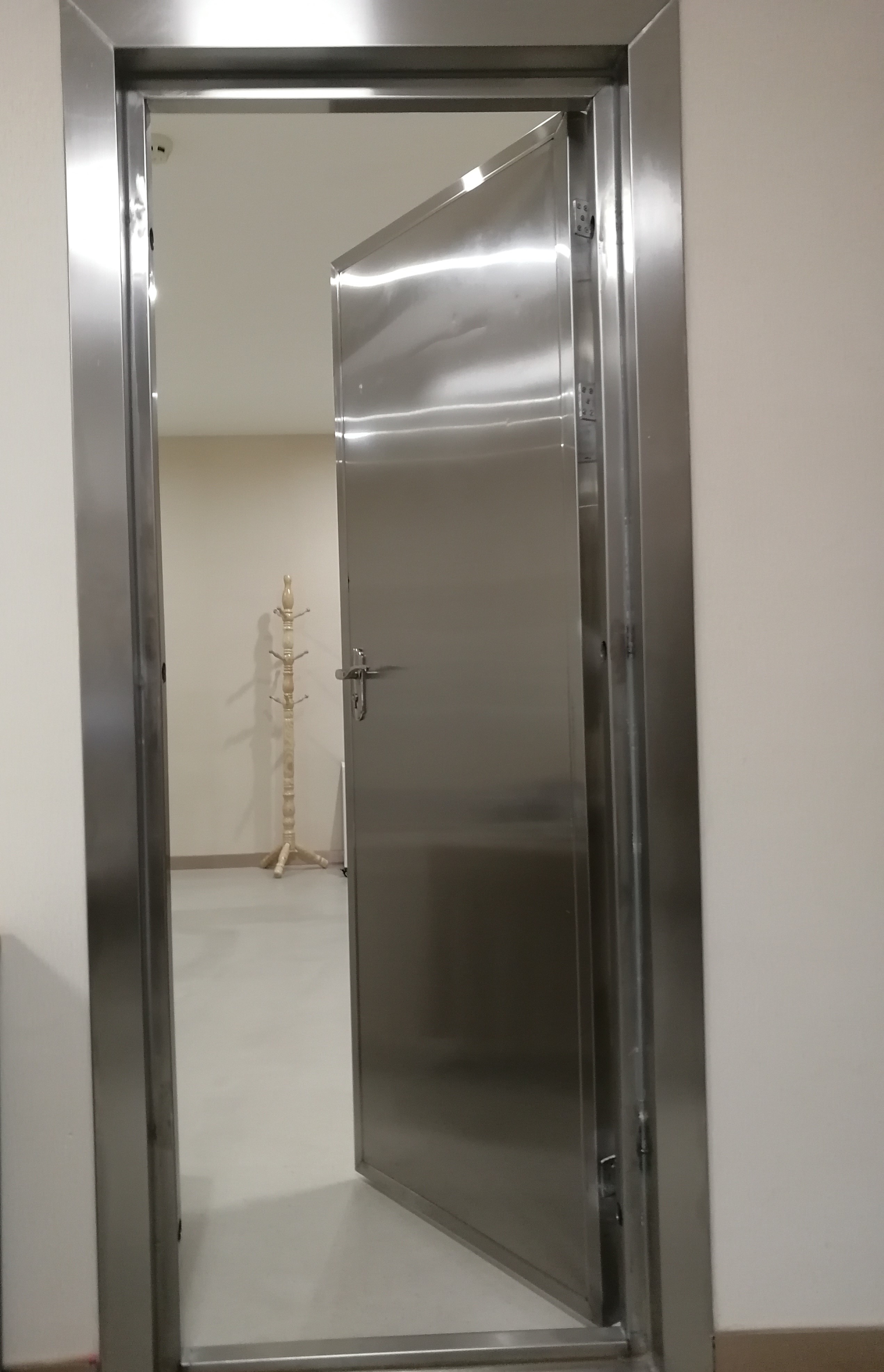 光銘防輻射小編帶你了解醫(yī)用防輻射門怎么保養(yǎng)？